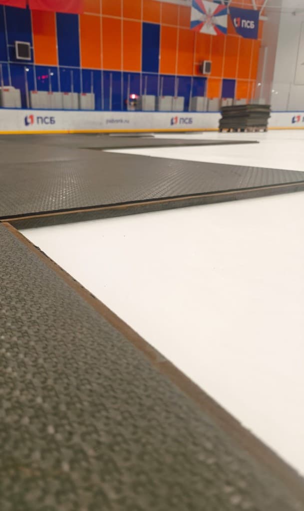 Укладка покрытия Ice Transformer на льду